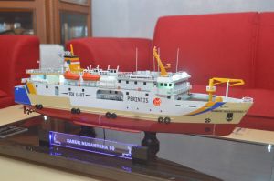 Miniatur Kapal Pelni Sabuk Nusantara 90
