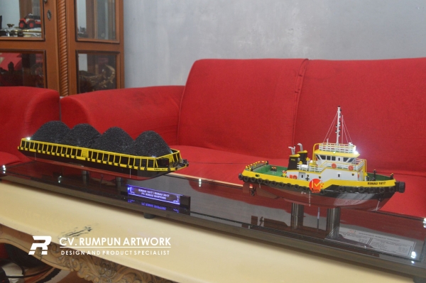 Miniatur Kapal TB Rimau 1617 dan BG Rimau 3017