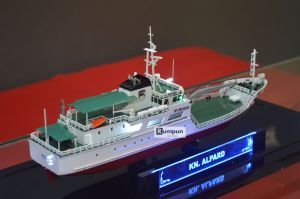 Miniatur Kapal Survey KN Alphard