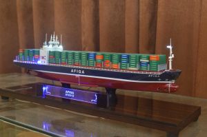 Miniatur Kapal Cargo Evergreen Afiqa