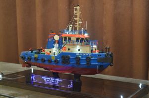 Miniatur Kapal Tugboat Maju Daya