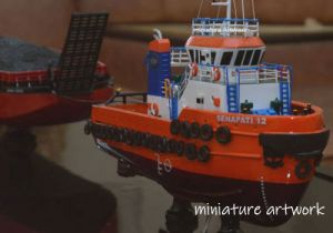 Miniatur Kapal Tongkang dan TugBoat