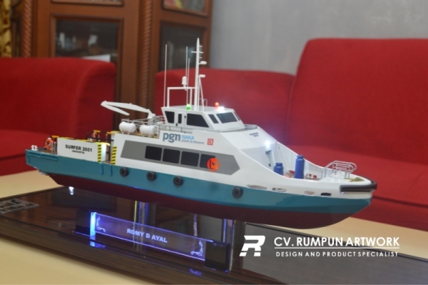 Miniatur Kapal Crewboat Surfer 2601
