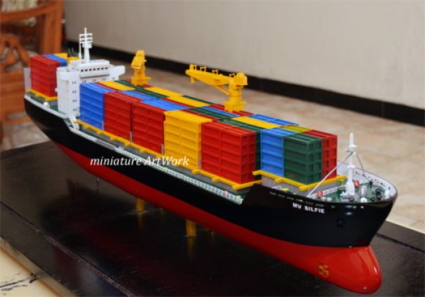 Kapal Container MV Silfie Panama