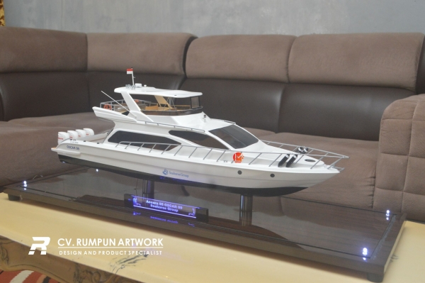 Miniatur Kapal Yacht Oscar 9