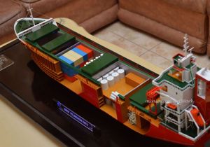 Miniatur Kapal Cut-Out Tanker SMK PL