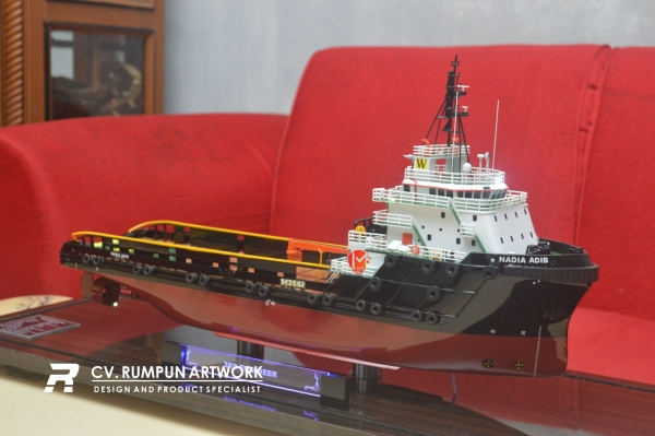 Miniatur Kapal AHTS Nadia Adib