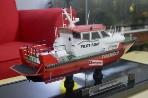 Miniatur Kapal Crew Boat Patroli Transko Arwana 01