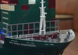 Miniatur Kapal Cut Out Container Evergreen