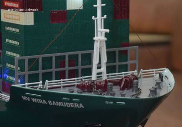 Miniatur Kapal Cut Out Container Evergreen