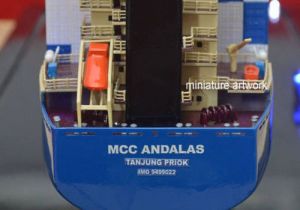 Miniatur Kapal Container MCC Andalas