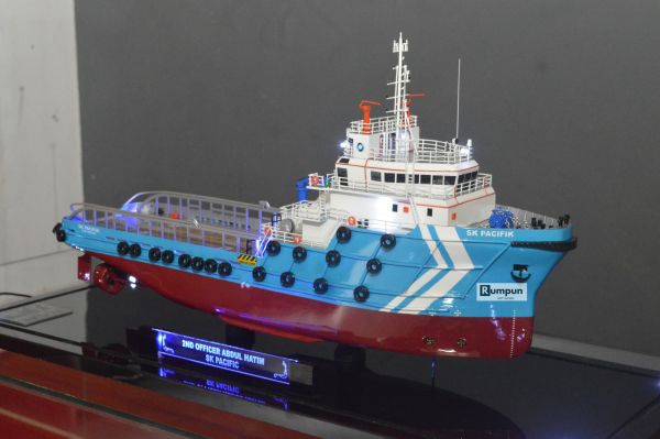 Miniatur Kapal Supply SK Pacifik