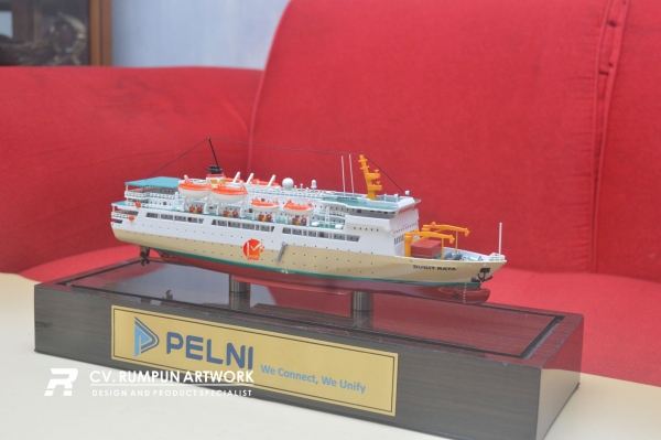 Miniatur Kapal Pelni Bukit Raya