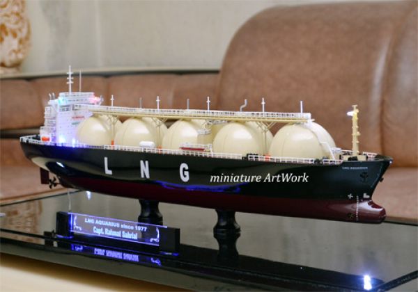 Kapal LNG Aquarius