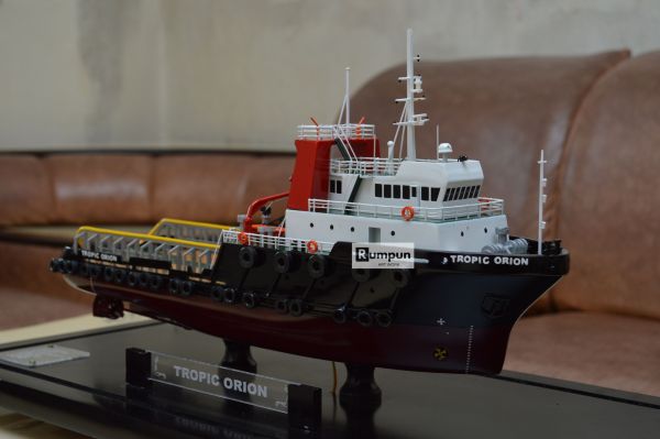 Miniatur Kapal Supply Tropic Orion