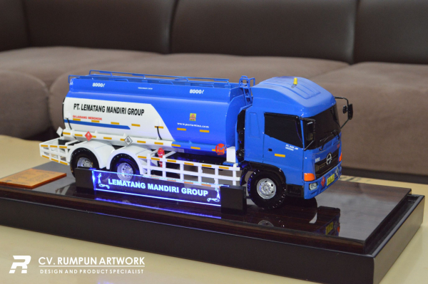 Miniatur Truk Tanki PT Lematang Mandiri Group