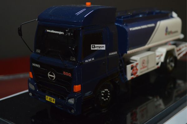 Miniatur Truk Tanki Sahbana Petrogikal