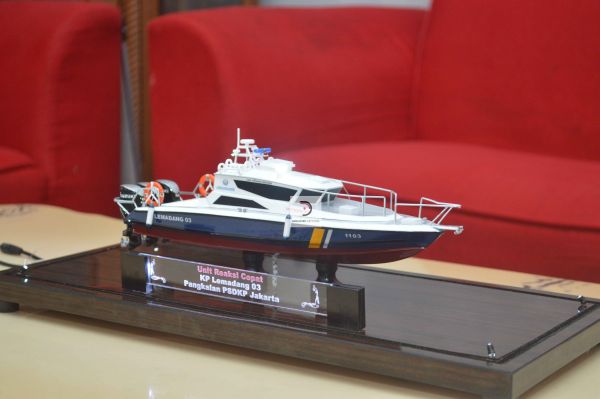 Miniatur Kapal Patroli KP Lemadang 03