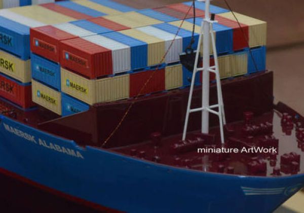 Miniatur Kapal Container Maersk Alabama