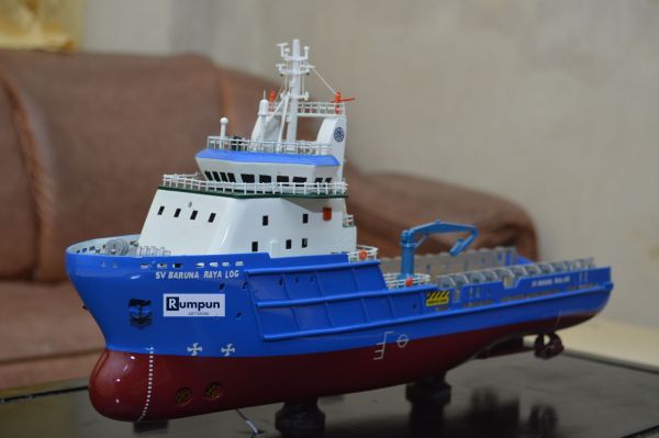 Miniatur Kapal SV Baruna Raya Log