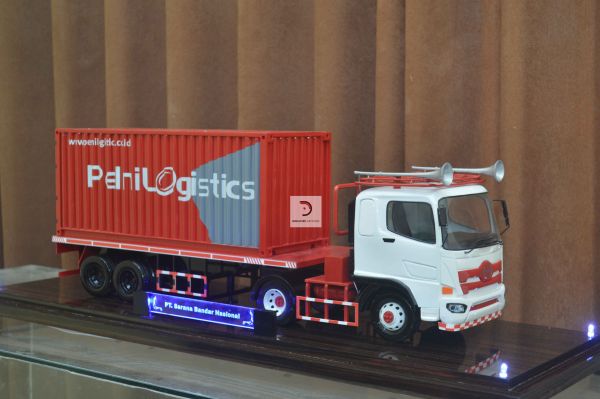 Miniatur Mobil Pelni Logistics