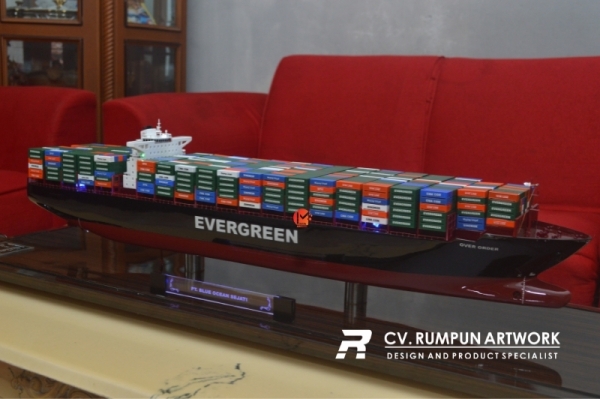 Miniatur Kapal Container MV Ever Order