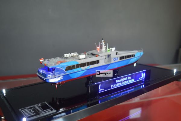 Miniatur Kapal Crew Boat Cahaya Marine