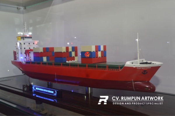 Miniatur Kapal Container Capricorn