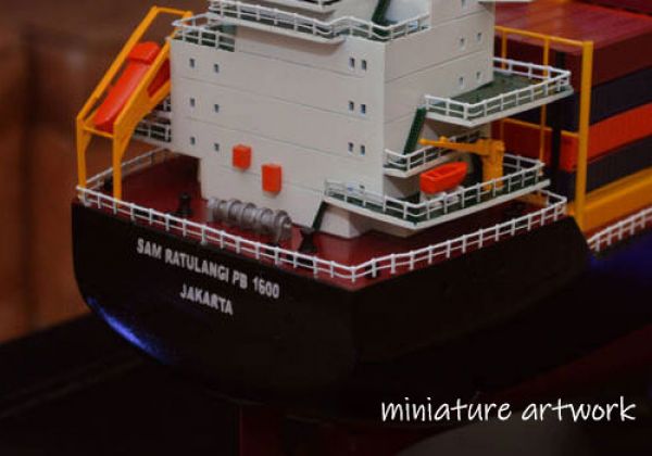 Miniatur Kapal Container Sam Ratulangi