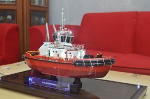 Miniatur Kapal Tugboat KT Jayanegara 402
