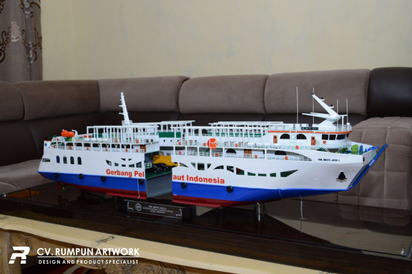 Miniatur Kapal KM MNTC Jaya 1