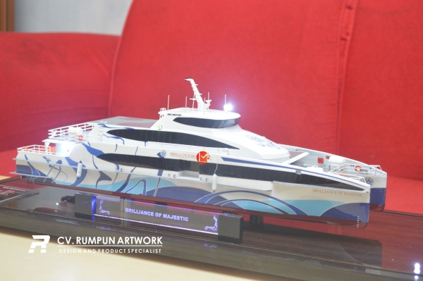 Miniatur kapal Brilliance of Majestic