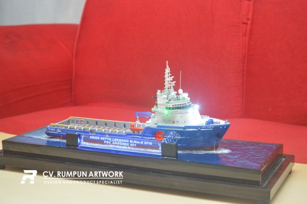 Miniatur Kapal Offshore OOC Jaguar