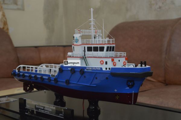 Miniatur Kapal Supply Divine Dolphine