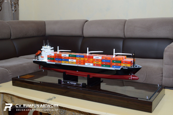 Miniatur Kapal Kontainer Al-Fatah