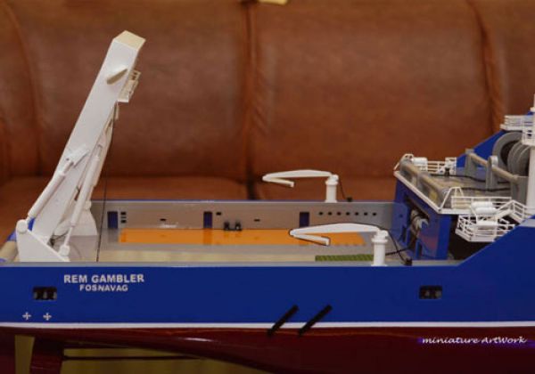 Miniatur Kapal Supply Rem Gambler