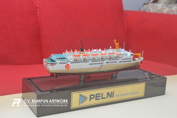 Miniatur Kapal Pelni Kelud