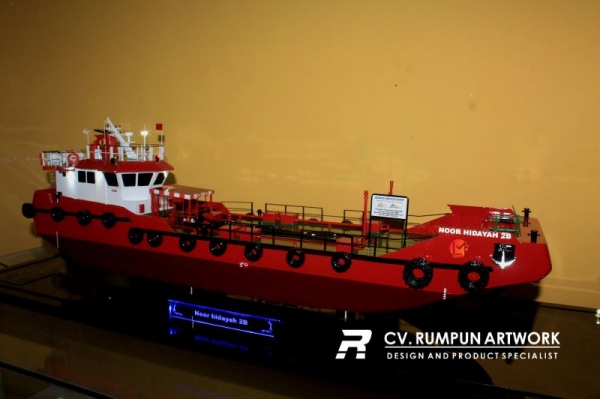 Miniatur Kapal SPOB Noor Hidayah 2B