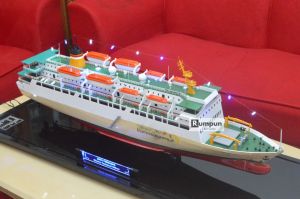 Miniatur Kapal Pelni KM Kelimutu