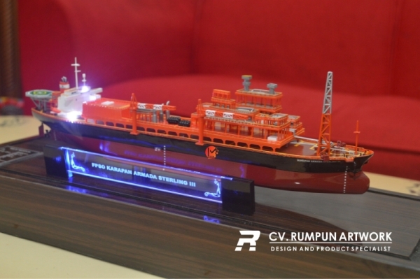 Miniatur Kapal Karapan Armada Sterling III