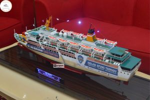 Miniatur Kapal Pelni KM Umsini