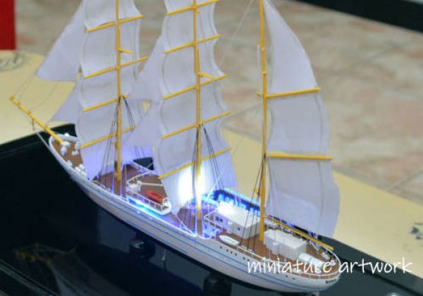 Miniatur Kapal Layar KRI Bima Suci