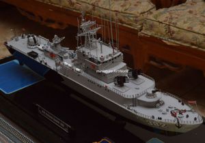 Miniatur Kapal KRI Hasan Basri