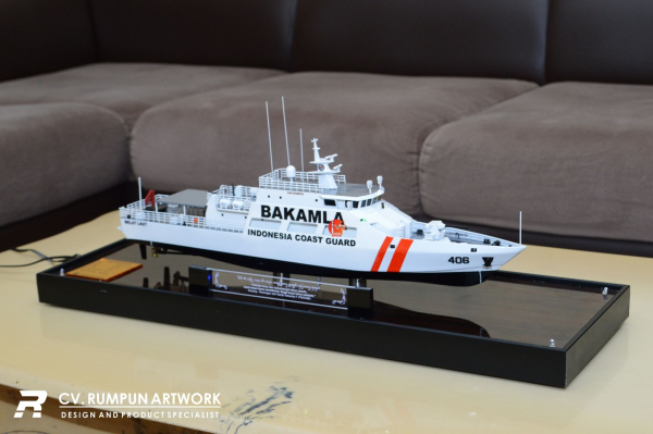 Miniatur Kapal KN Belut Laut