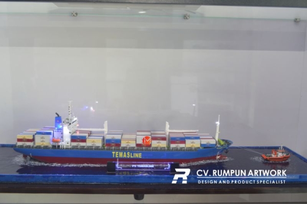 Miniatur Kapal Container Sungai Mas