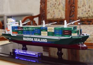 Kapal Container Maersk Sealand