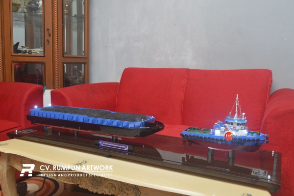 Miniatur Kapal TB Sakhamas dan BG Sakhamas