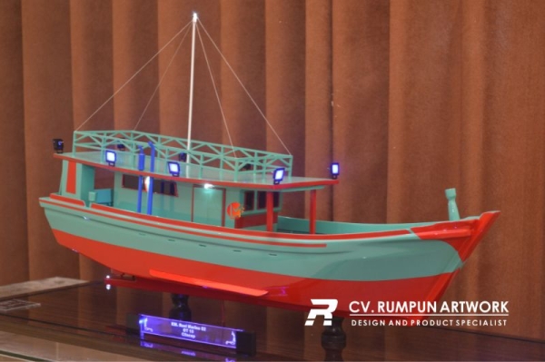 Miniatur Kapal Ikan KM Roni Marine 02