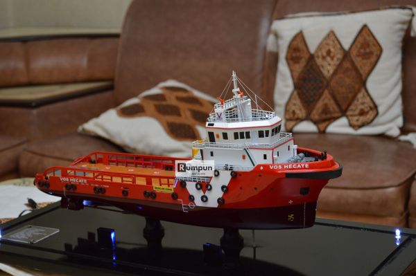 Miniatur Kapal Supply Vos Hecate