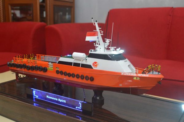 Miniatur Kapal Crewboat Kumawa Spirit